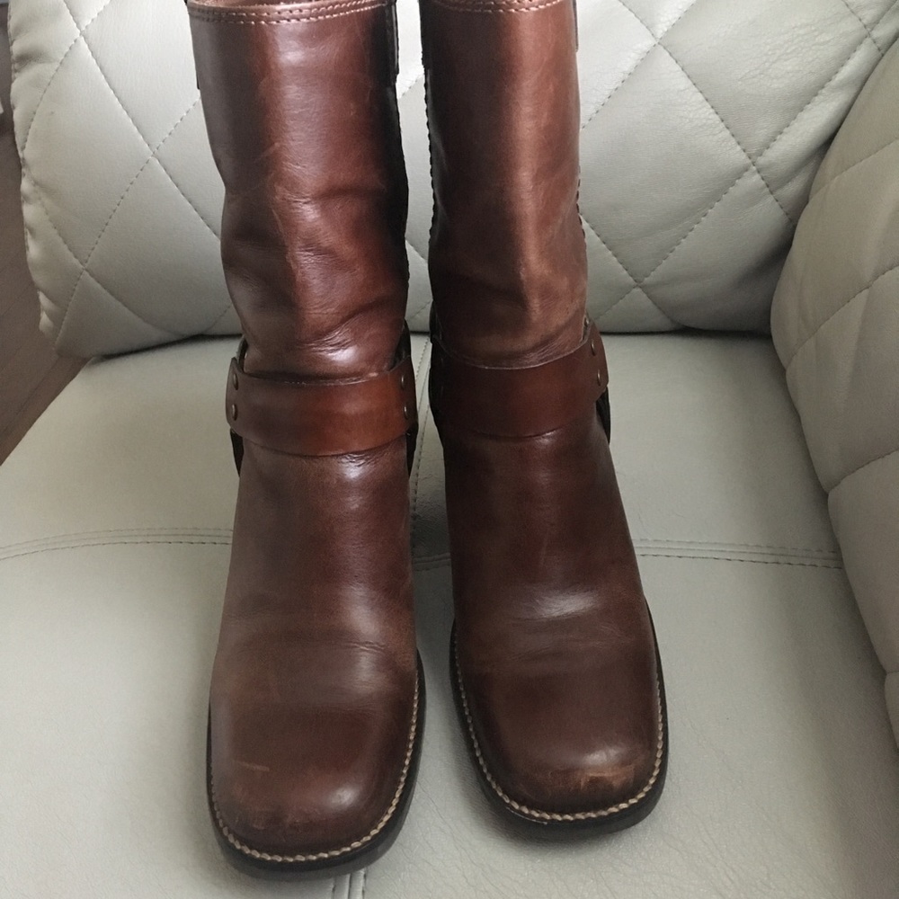 Mia Boots 👢 - Picture 2 of 7